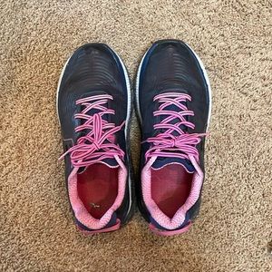 Women’s Hoka size 9